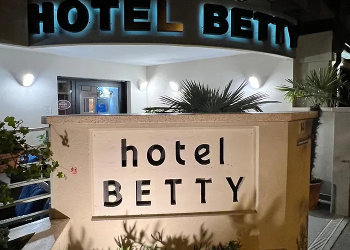 Betty Personal Style And Village