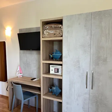 Betty Personal Style And Village 3*