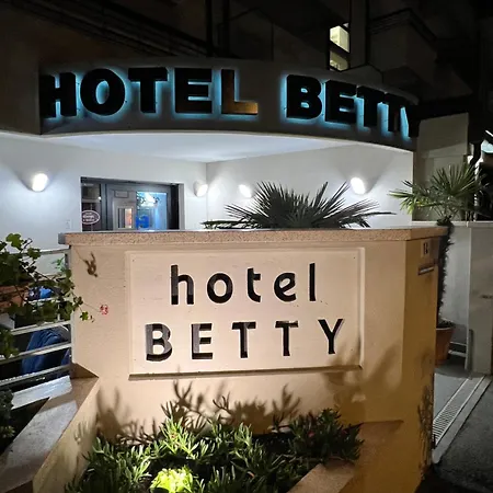 Betty Personal Style And Village