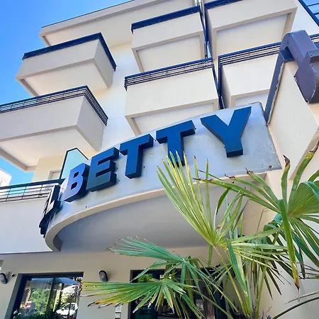 Betty Personal Style And Village Ρίμινι